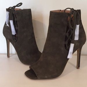 Steve Madden Fall peep toe olive green stilettos